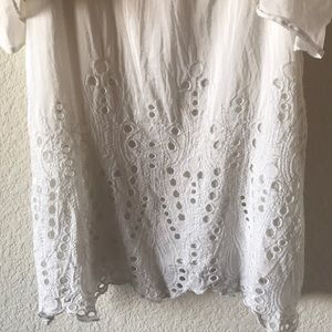 chelsea28 Tops - White cold shoulder top chelsea28 Tops - White cold shoulder top